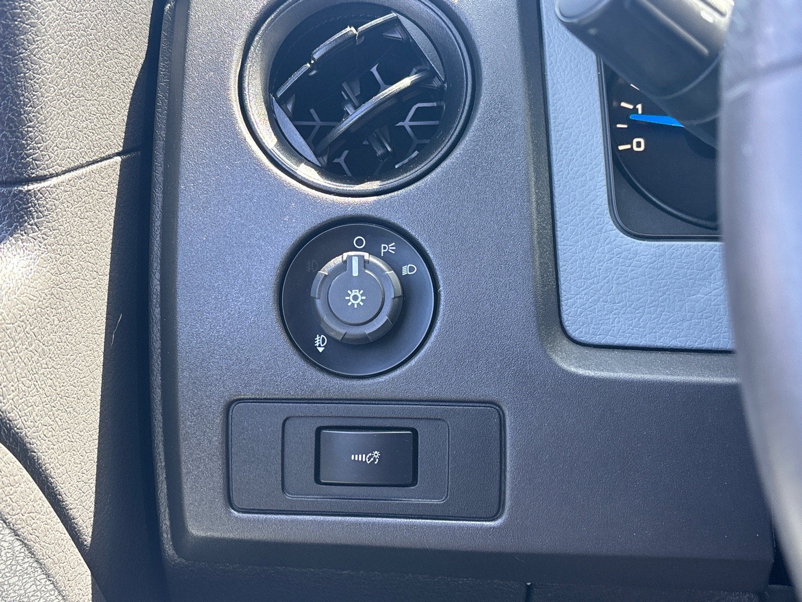 2014 Ford F-150 2WD SUPERCAB 145 STX
