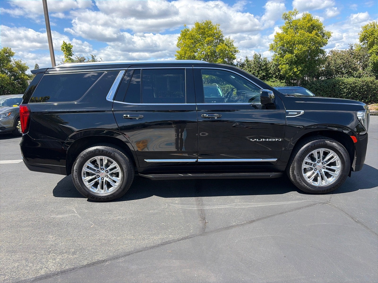 2024 GMC Yukon SLT