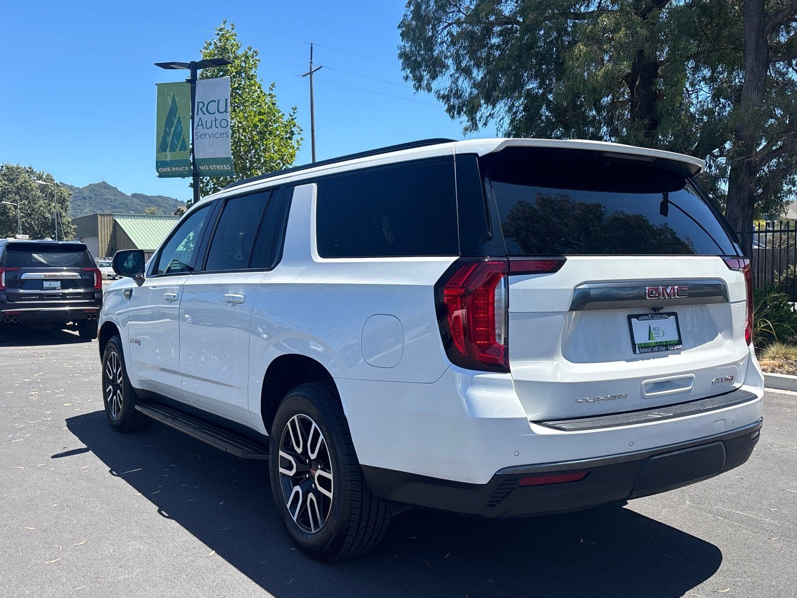 2021 GMC Yukon XL AT4