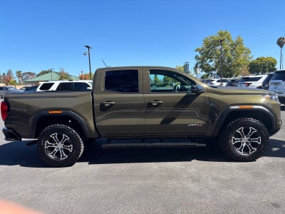 2025 GMC Canyon 4WD AT4