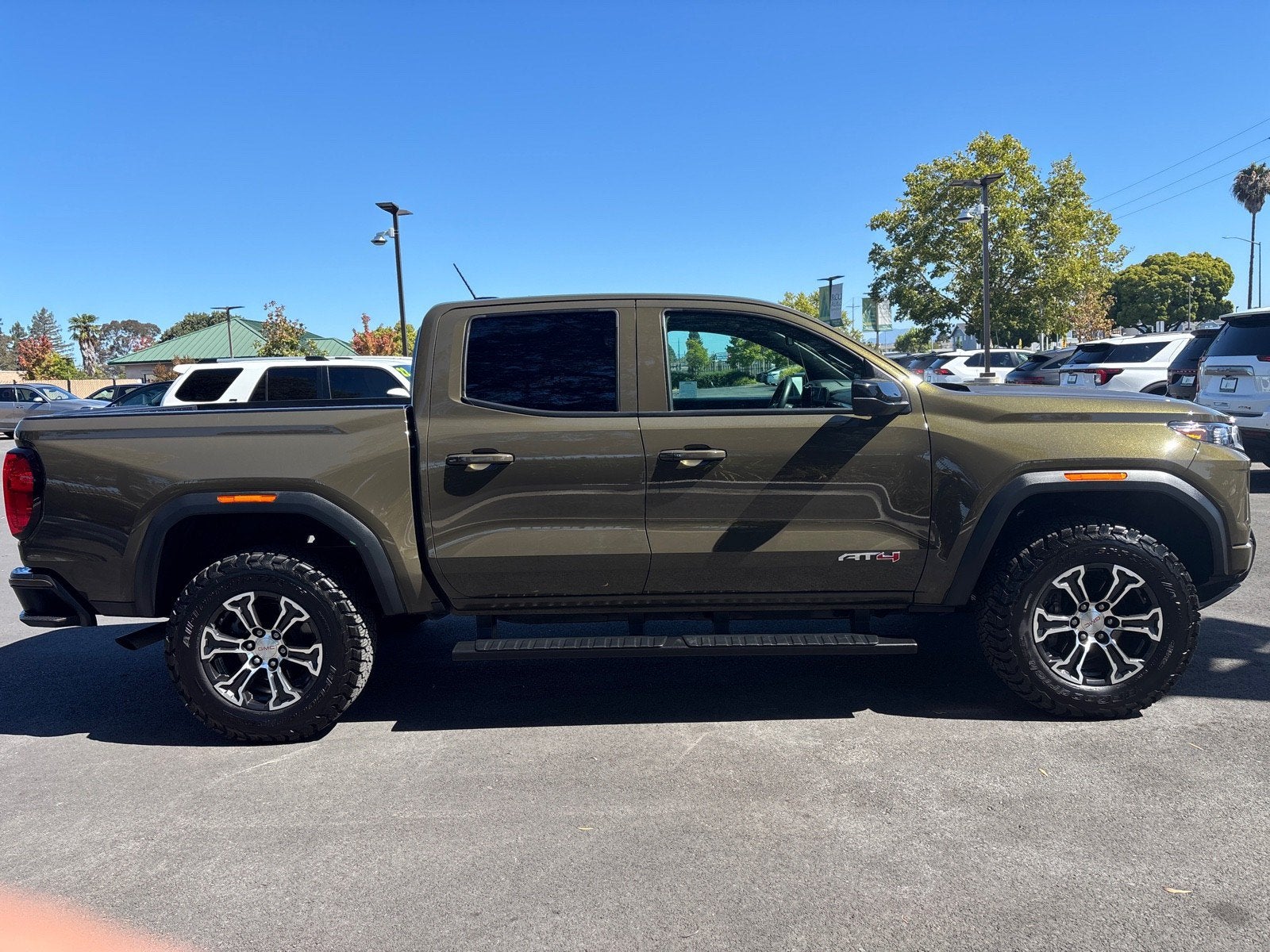 2025 GMC Canyon 4WD AT4