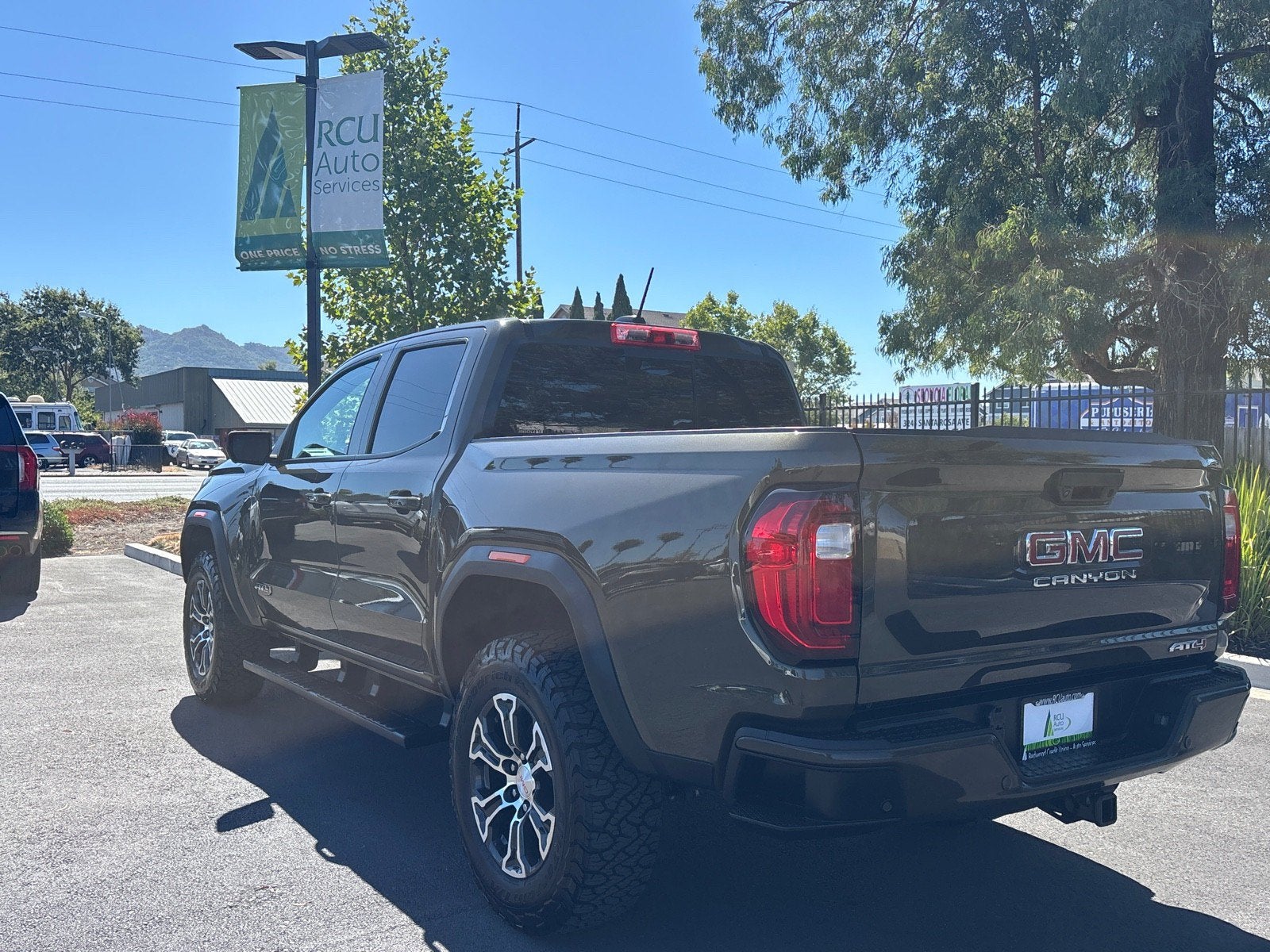 2025 GMC Canyon 4WD AT4