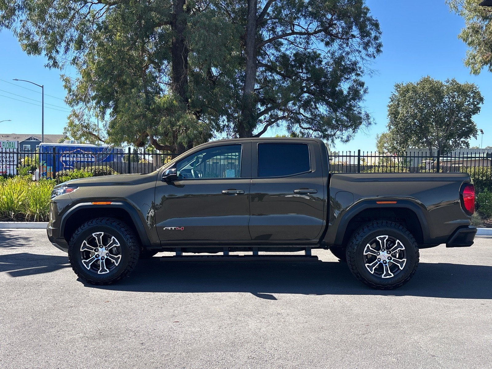 2025 GMC Canyon 4WD AT4