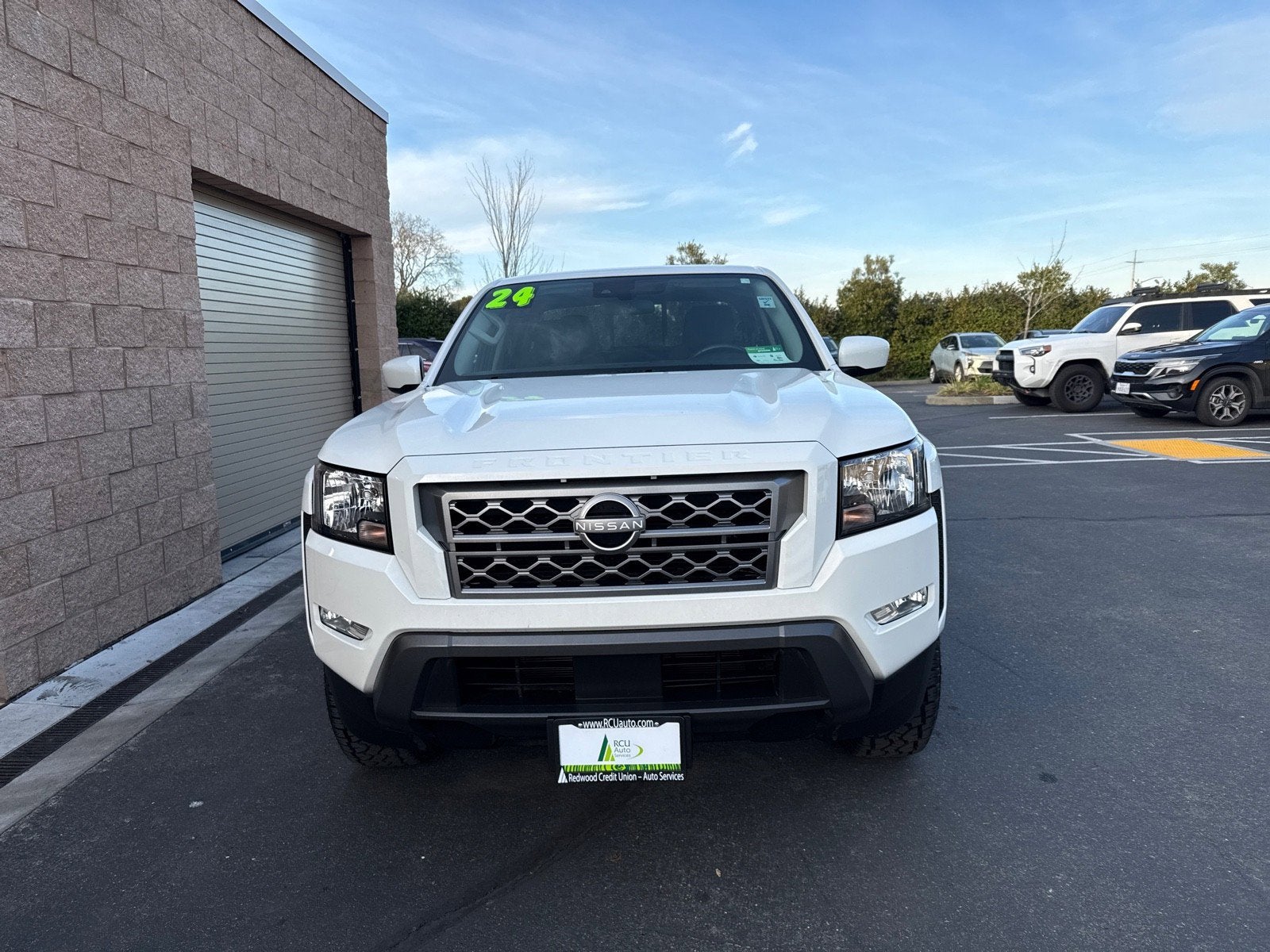 2024 Nissan Frontier SV