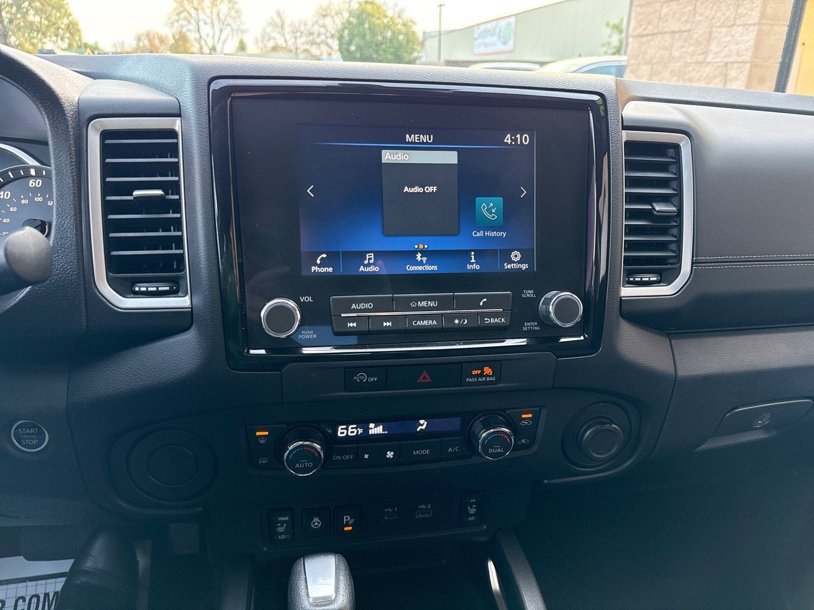 2024 Nissan Frontier SV