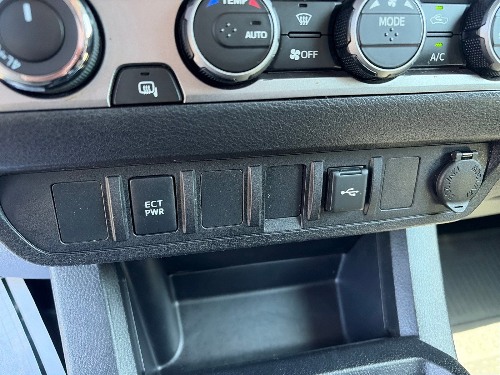 2022 Toyota Tacoma 4WD SR