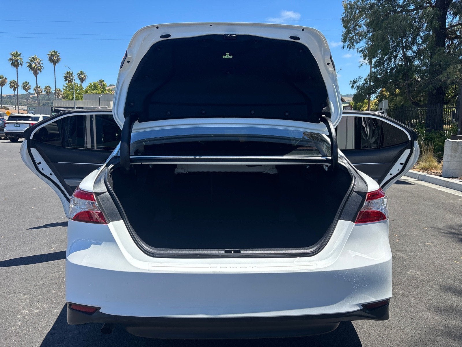 2020 Toyota Camry Hybrid LE