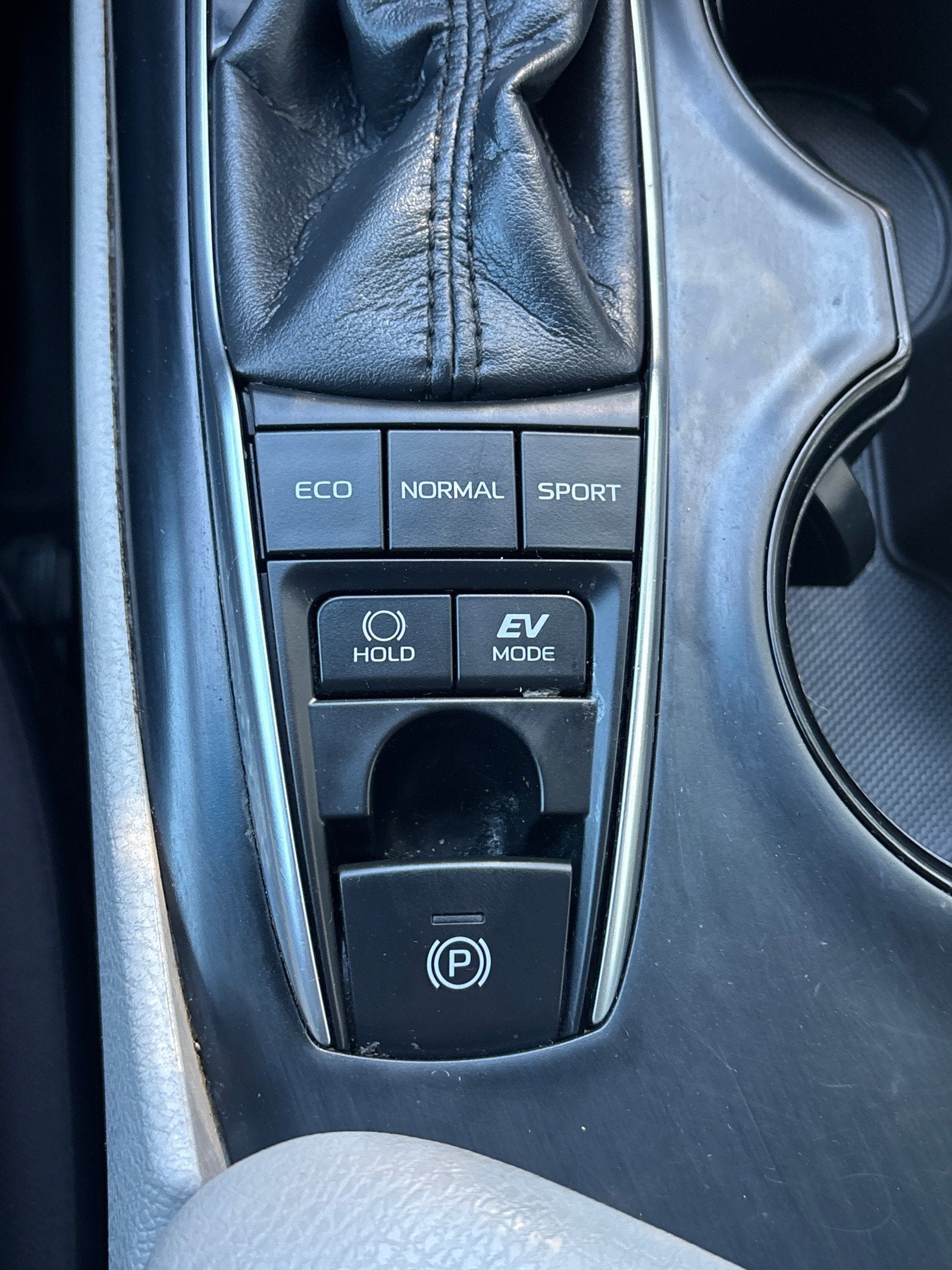 2020 Toyota Camry Hybrid LE
