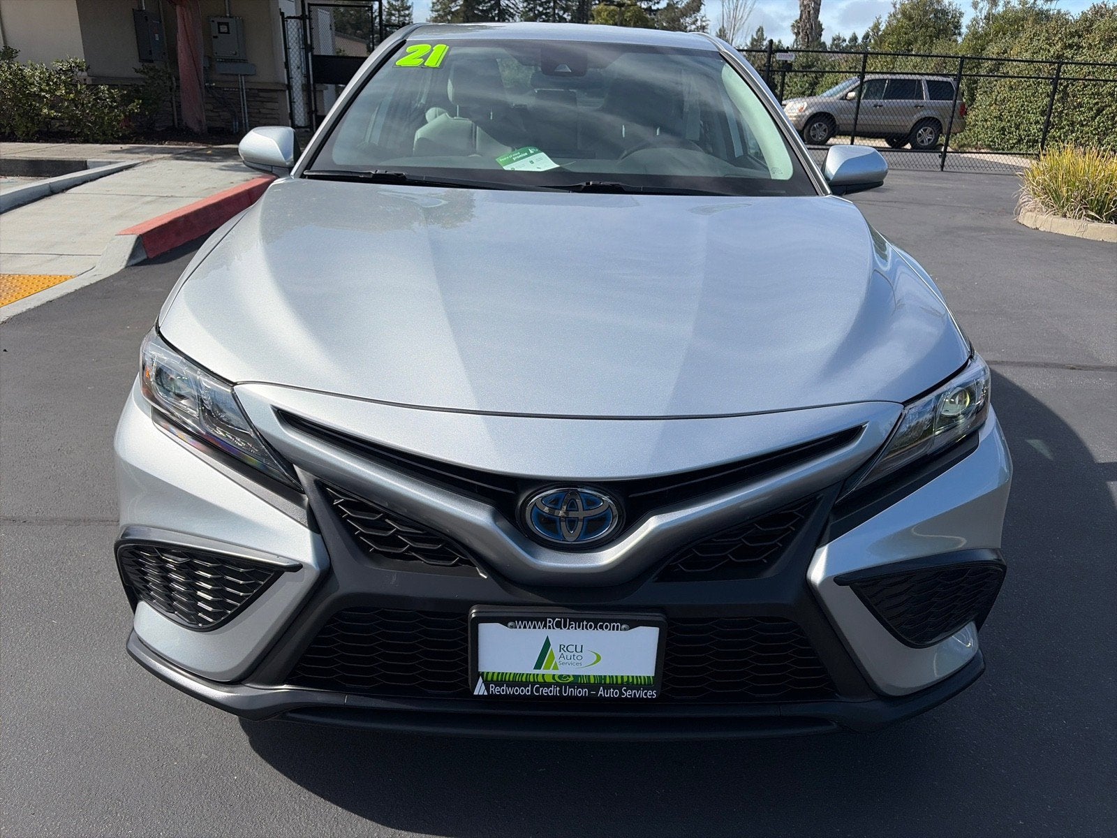 2021 Toyota Camry Hybrid SE