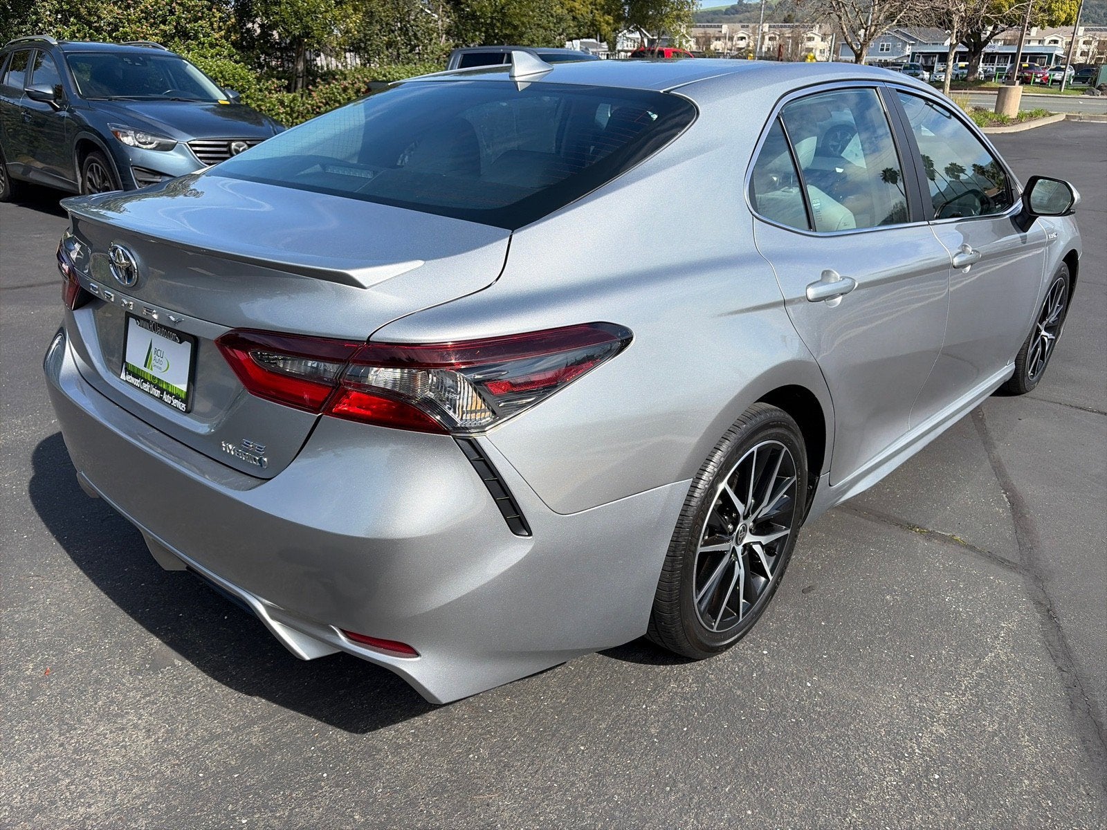 2021 Toyota Camry Hybrid SE