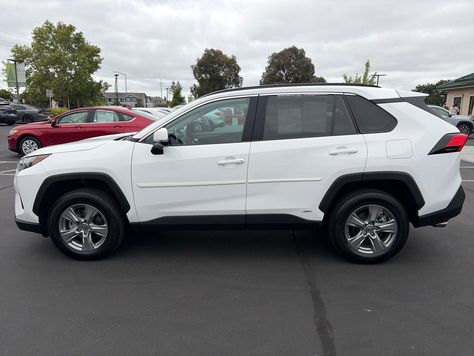 2024 Toyota RAV4 Hybrid LE
