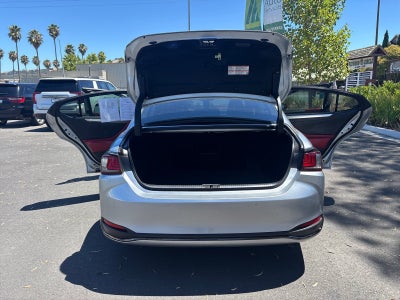 2024 Lexus ES ES 300h F SPORT Handling
