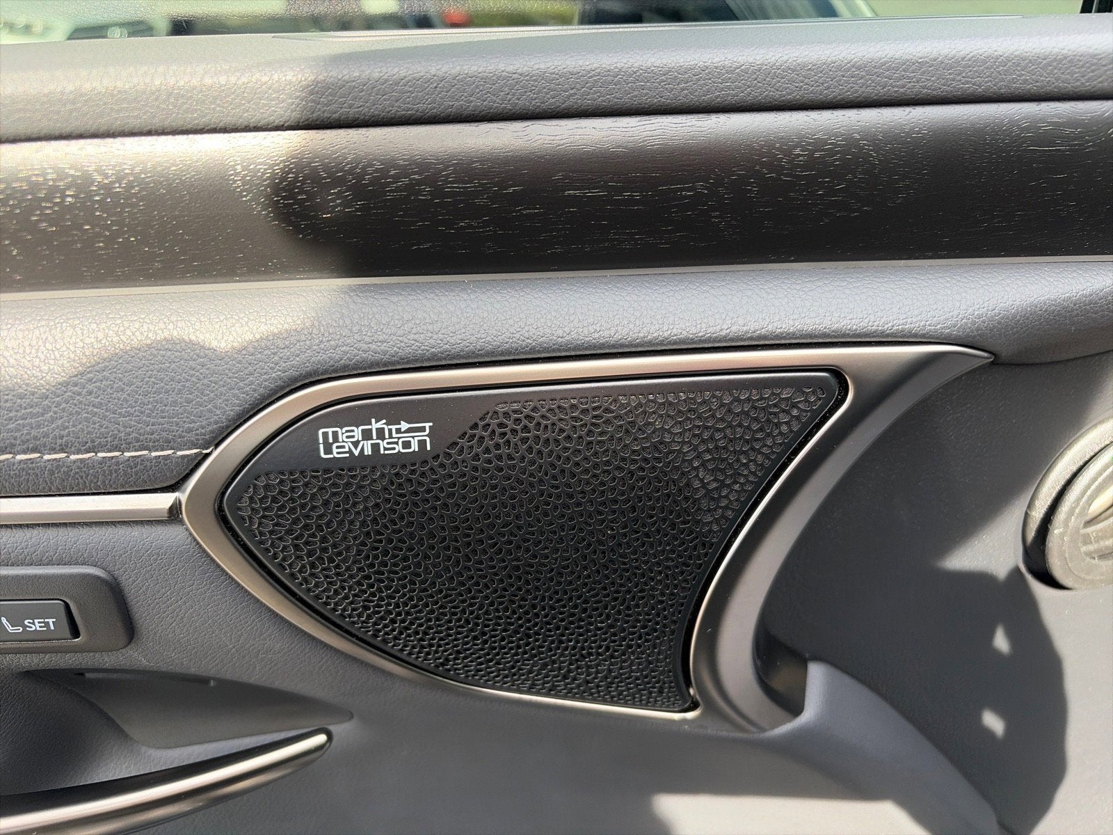 2025 Lexus ES ES 300h F SPORT Design