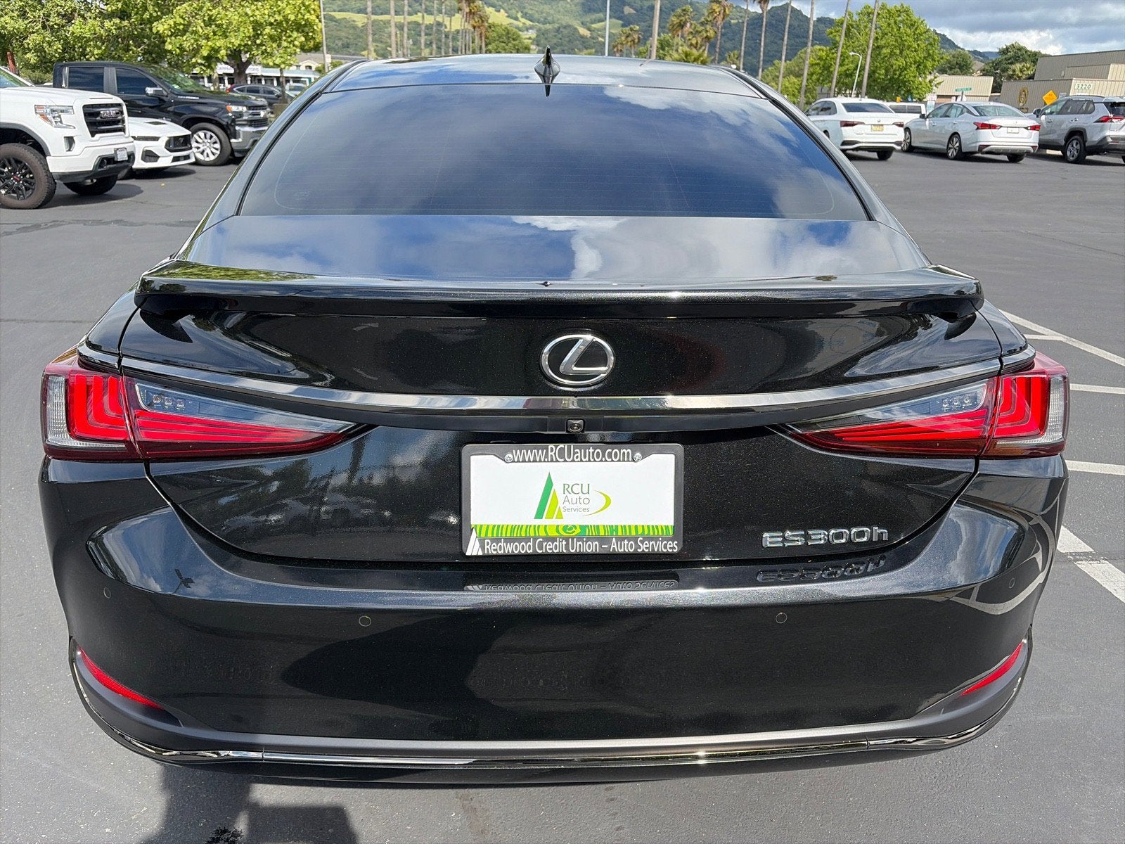 2025 Lexus ES ES 300h F SPORT Design