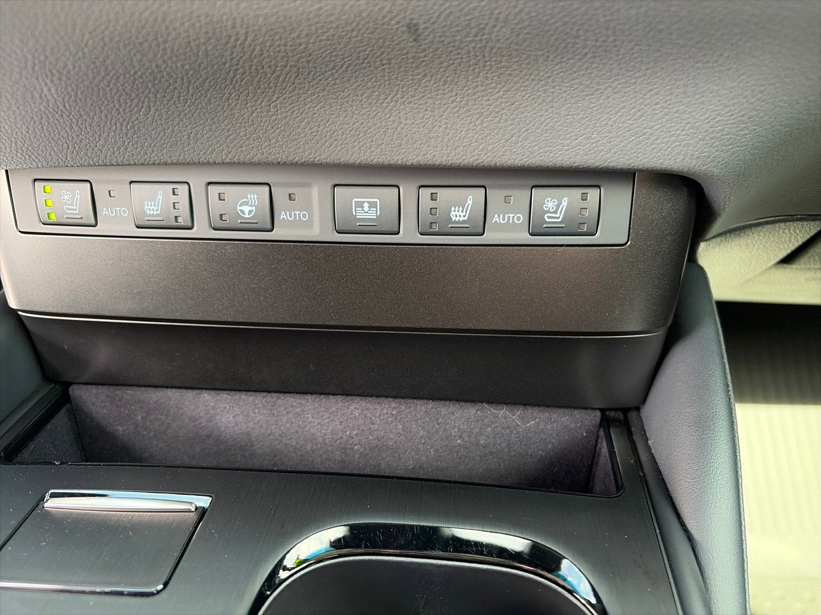 2025 Lexus ES ES 300h F SPORT Design