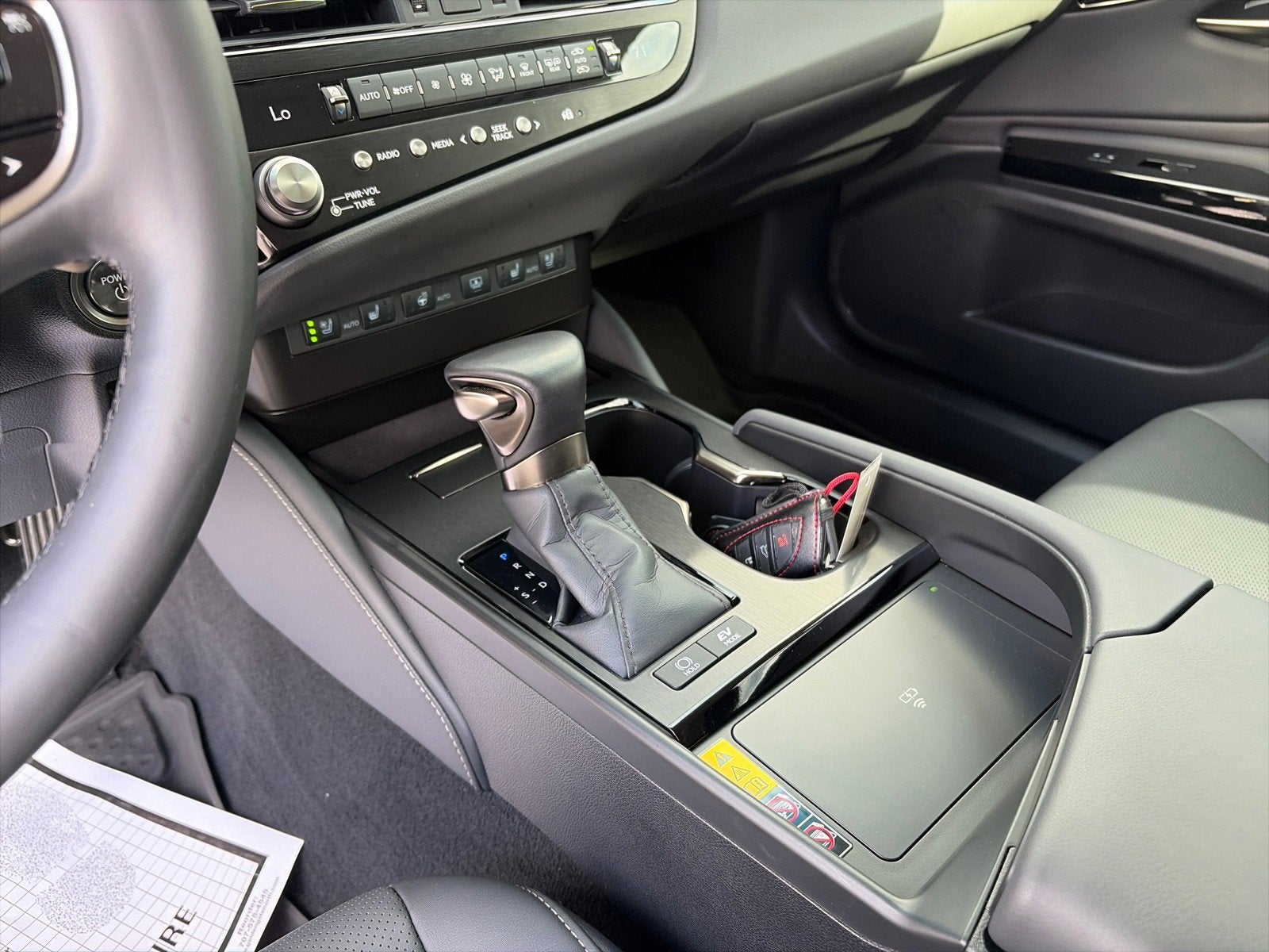 2025 Lexus ES ES 300h F SPORT Design