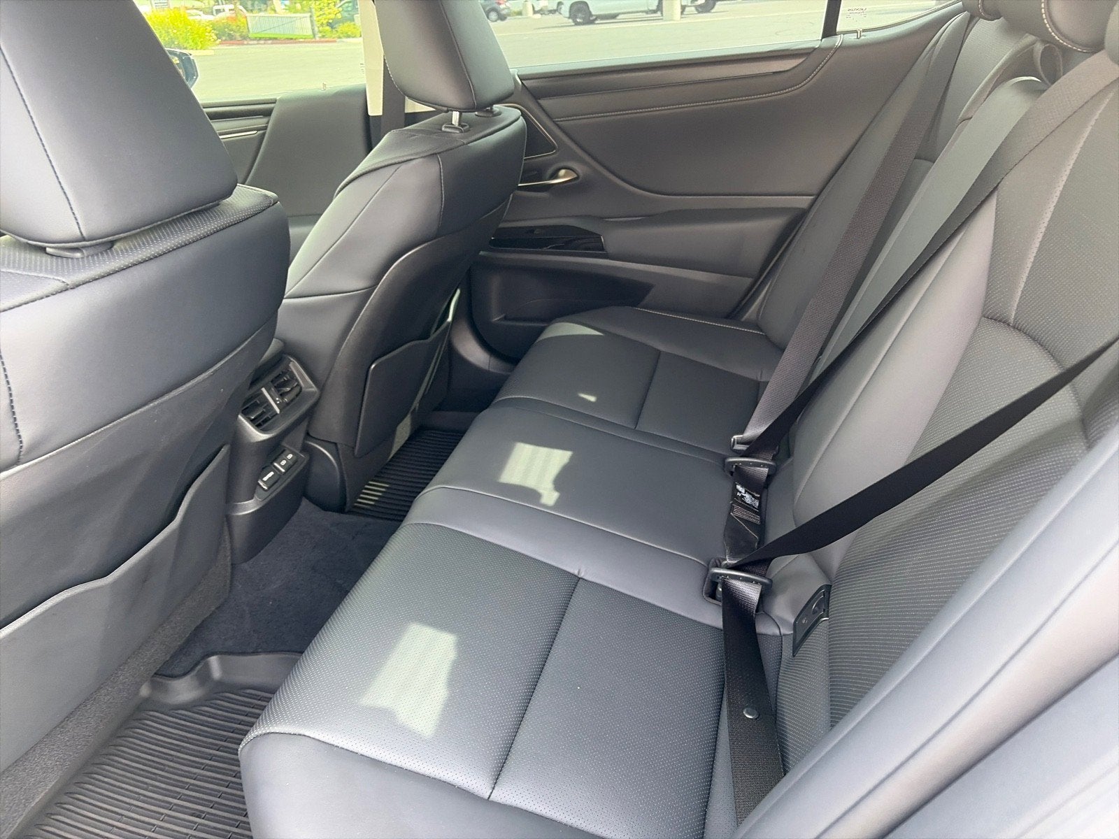 2025 Lexus ES ES 300h F SPORT Design