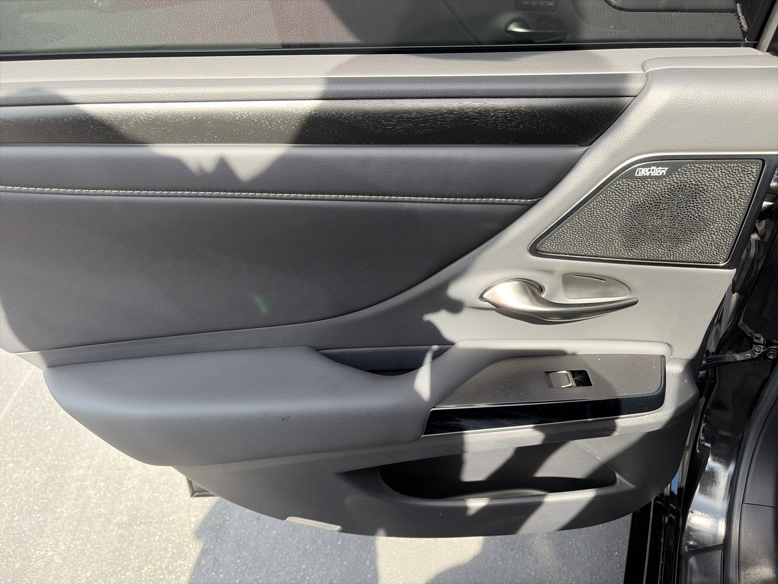 2025 Lexus ES ES 300h F SPORT Design