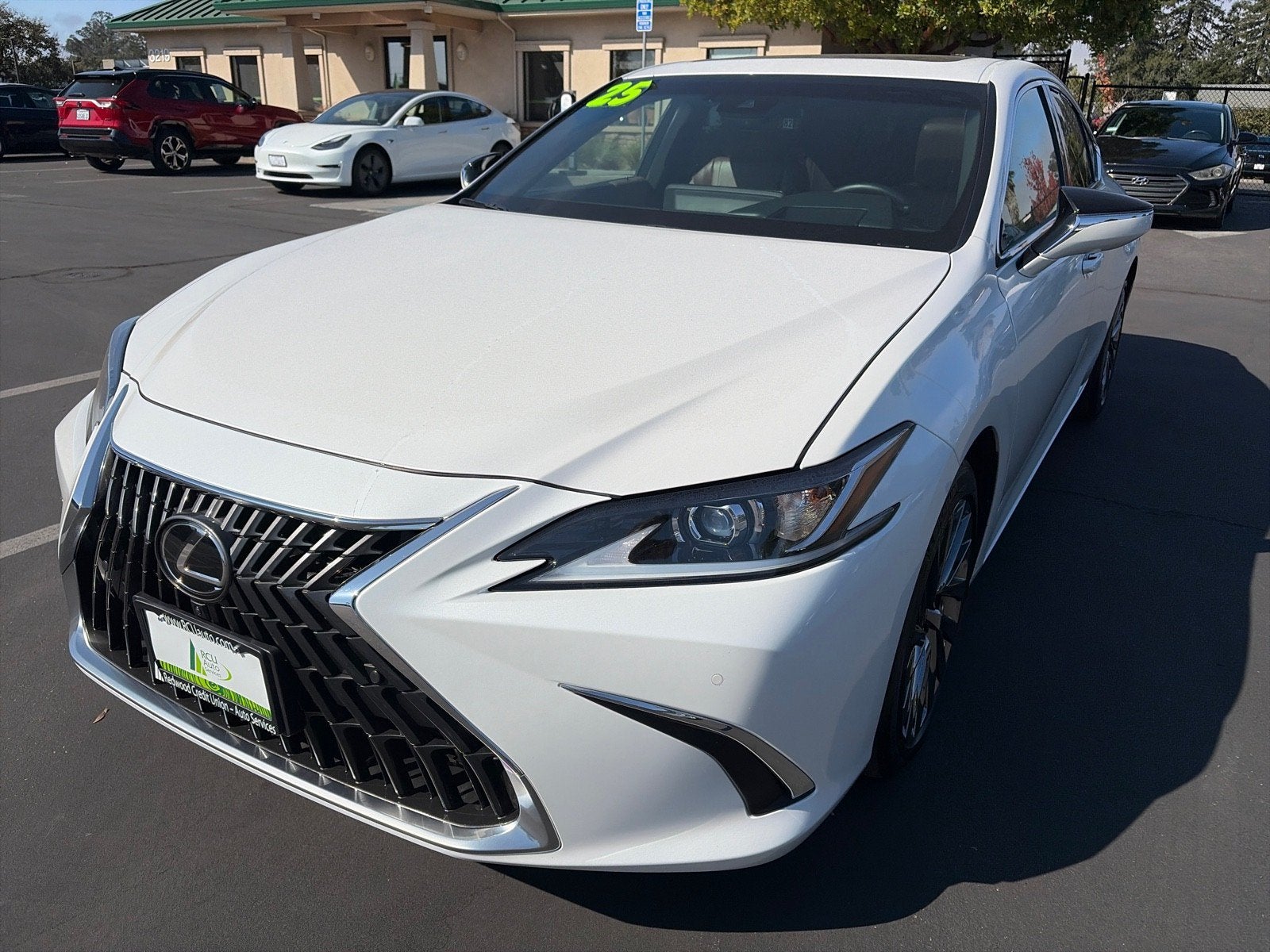 2025 Lexus ES ES 300h Luxury