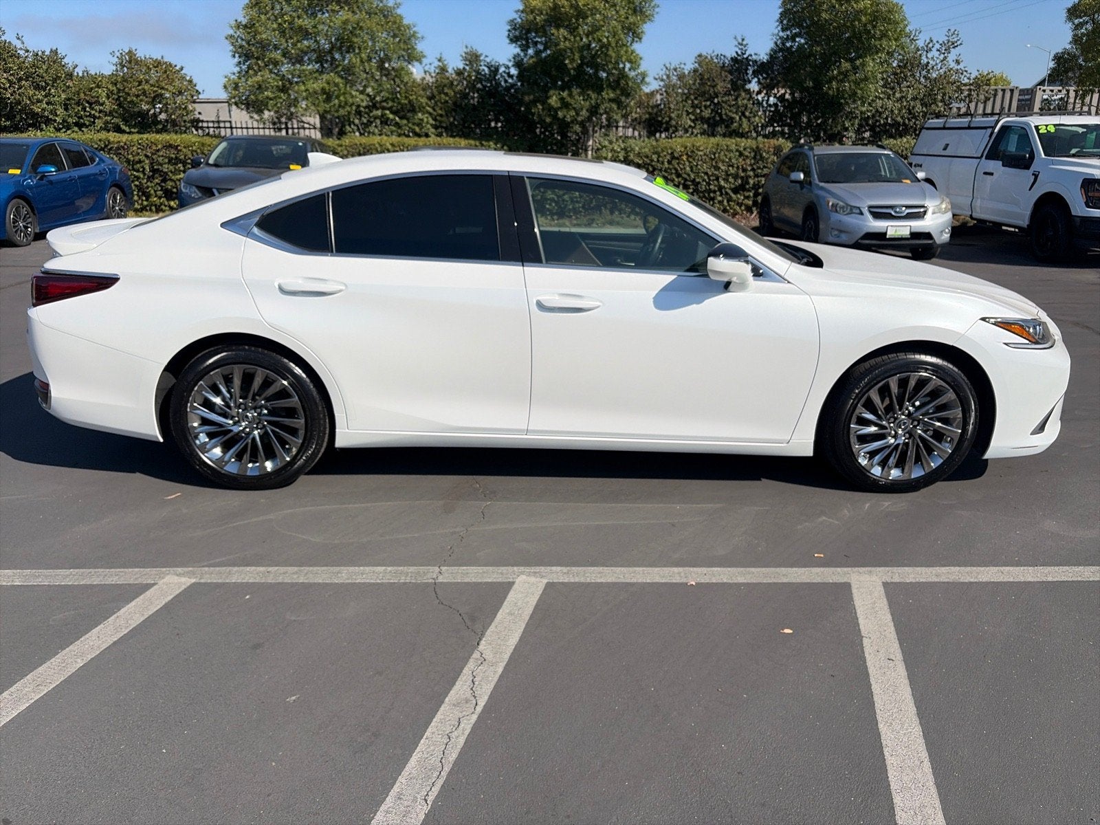 2025 Lexus ES ES 300h Luxury