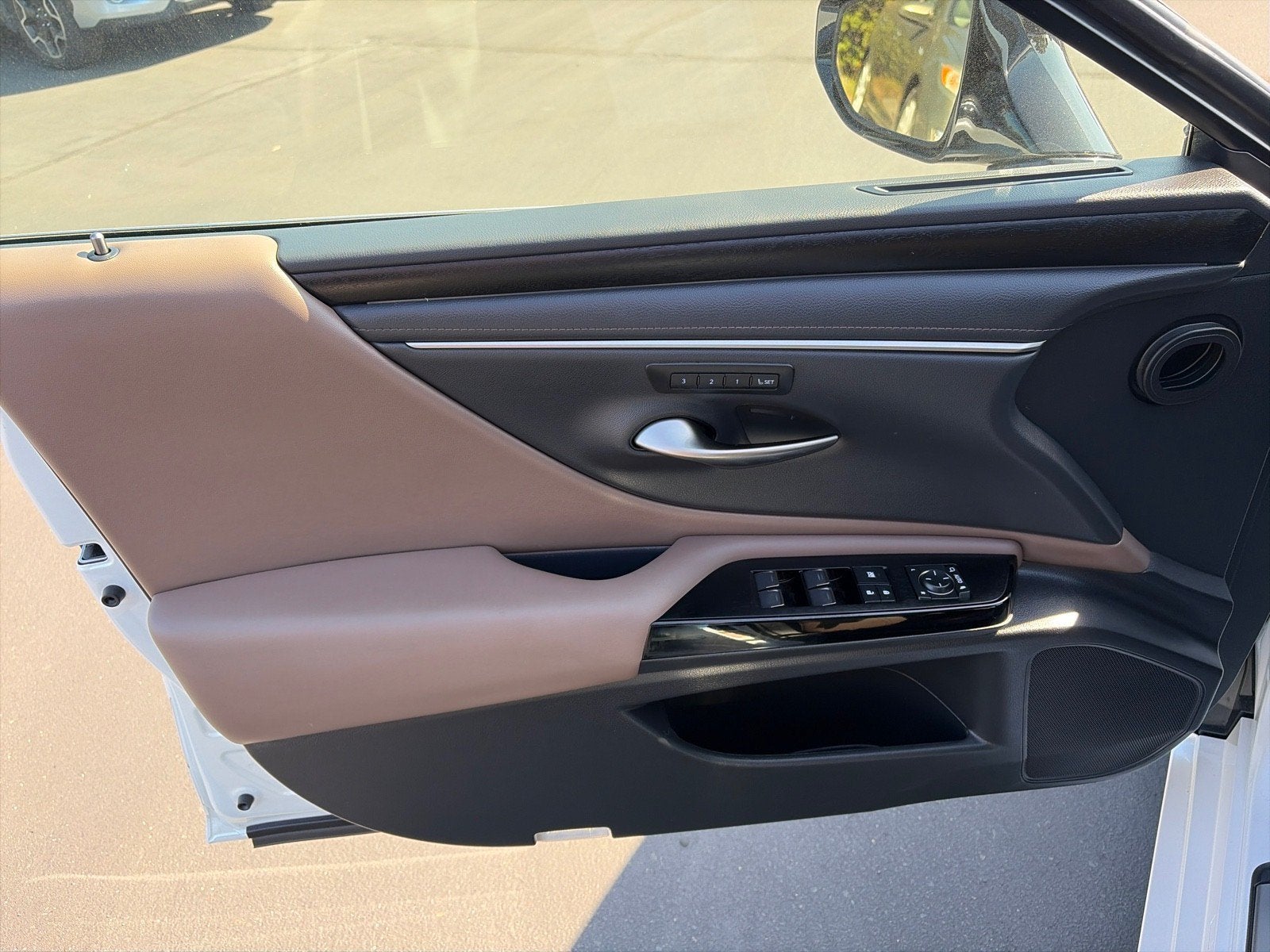 2025 Lexus ES ES 300h Luxury