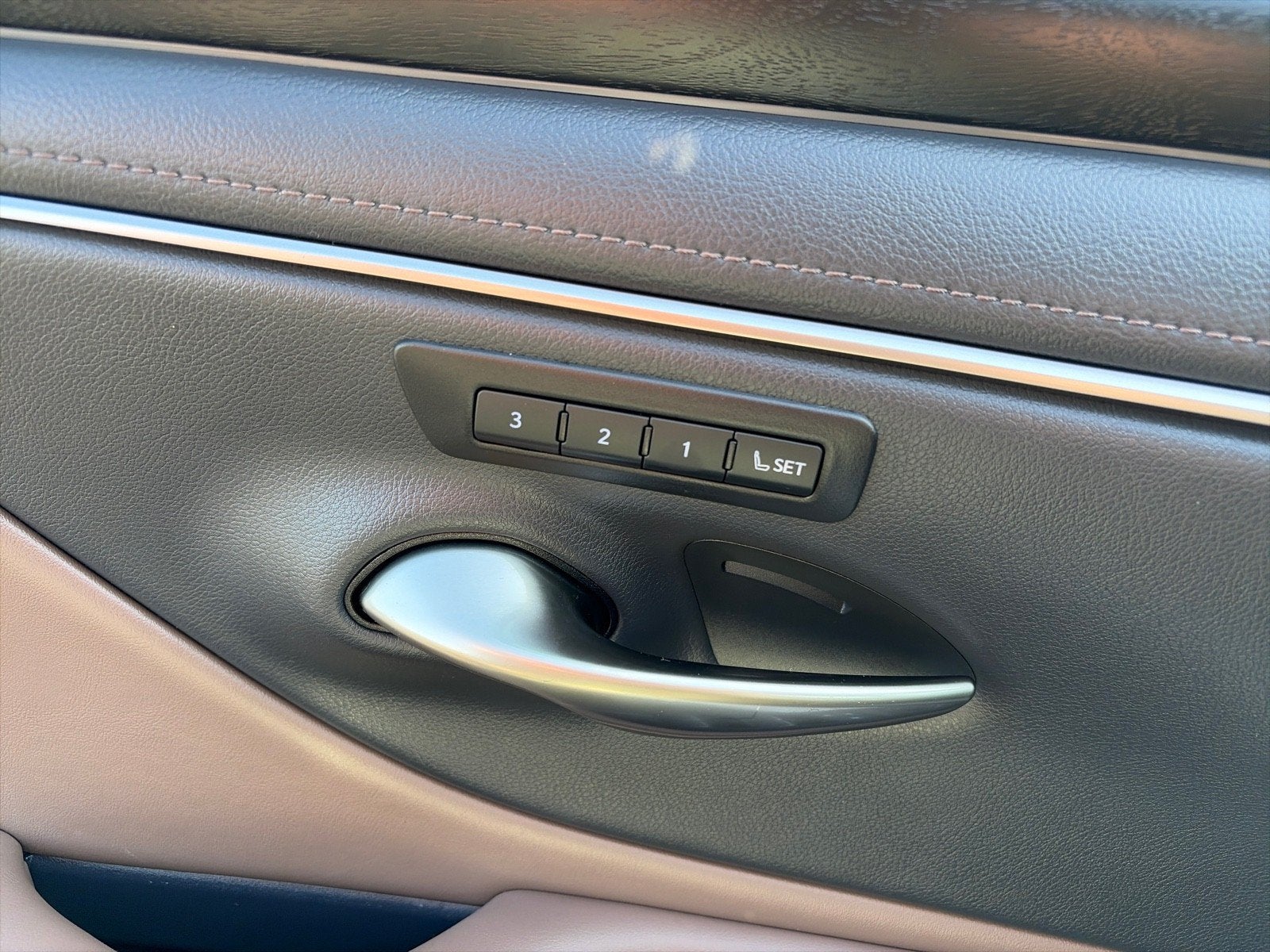 2025 Lexus ES ES 300h Luxury