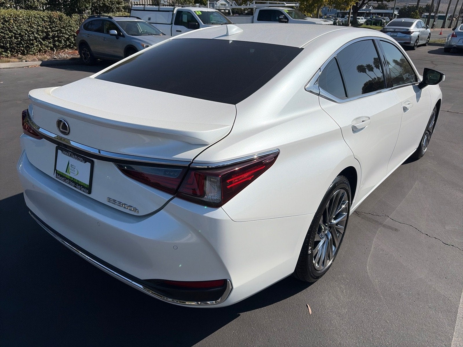 2025 Lexus ES ES 300h Luxury