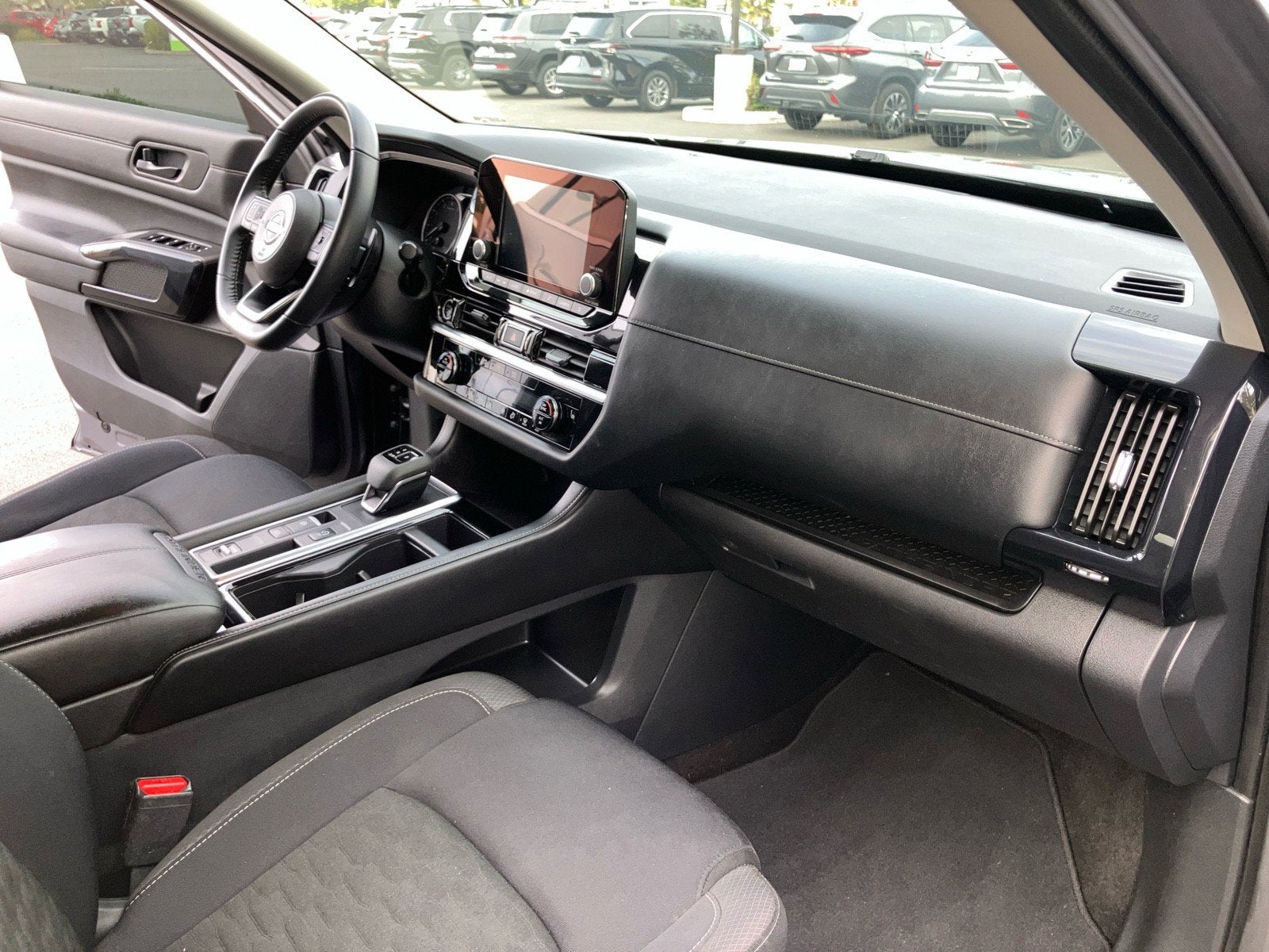 2024 Nissan Pathfinder SV