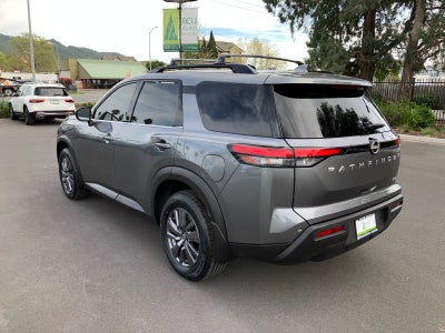 2024 Nissan Pathfinder SV