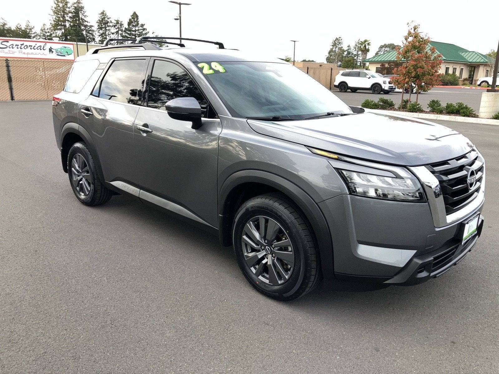 2024 Nissan Pathfinder SV