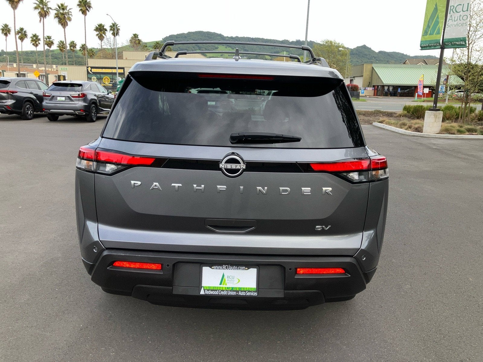 2024 Nissan Pathfinder SV