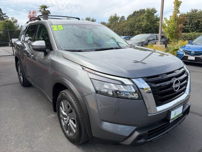 2025 Nissan Pathfinder SV