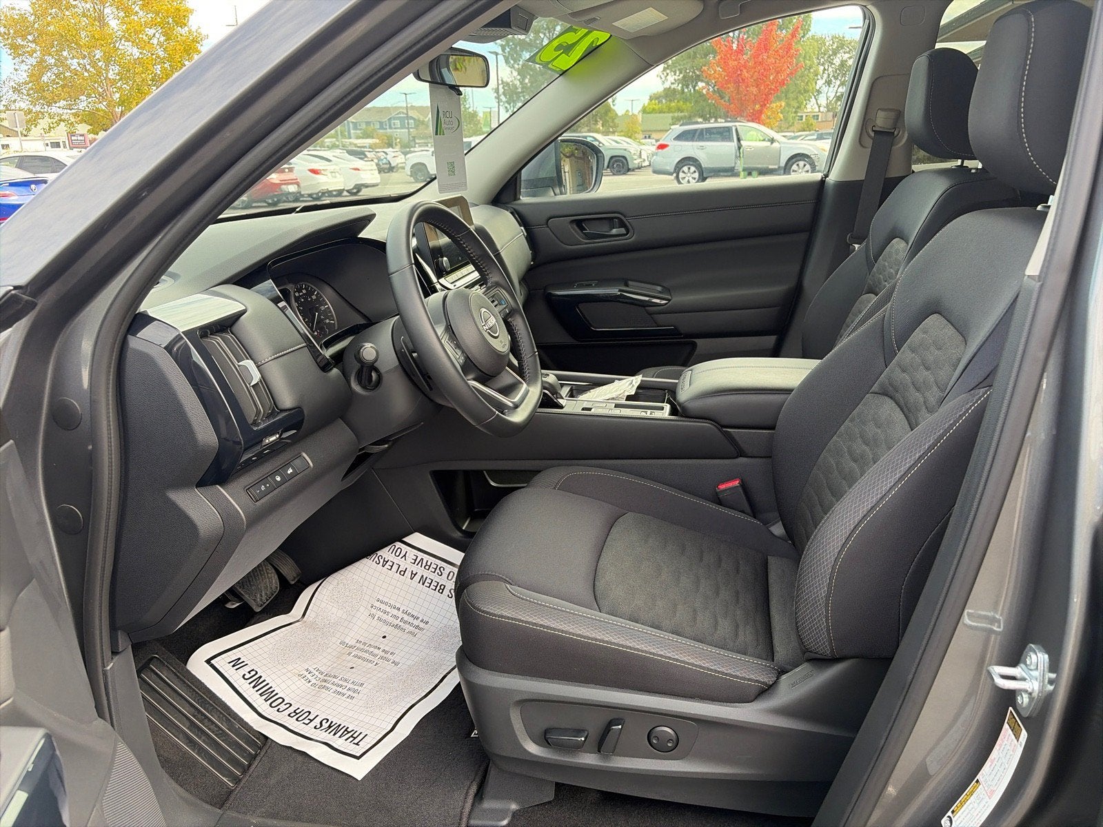 2025 Nissan Pathfinder SV