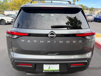 2025 Nissan Pathfinder SV