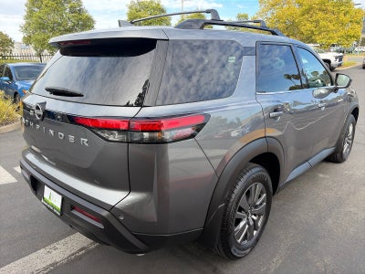 2025 Nissan Pathfinder SV