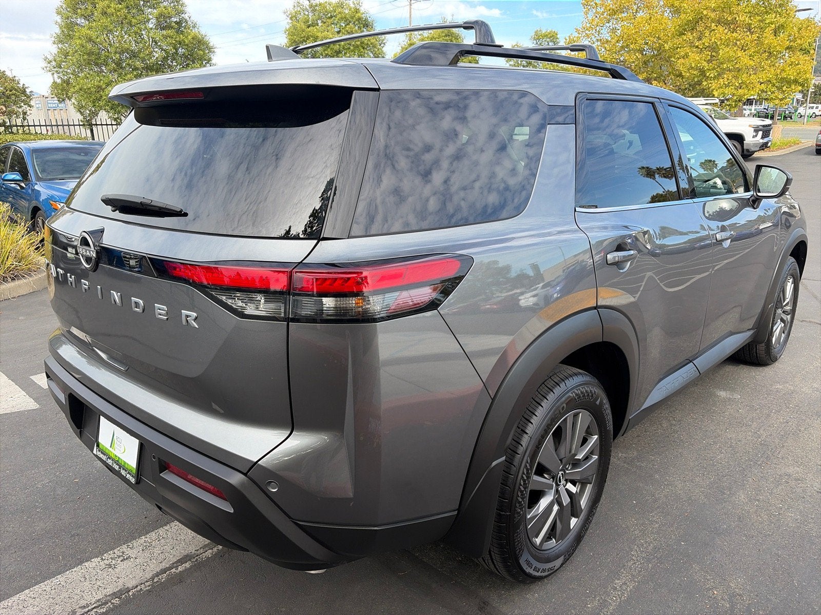 2025 Nissan Pathfinder SV