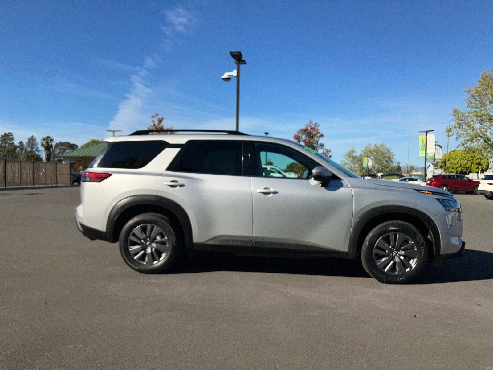 2024 Nissan Pathfinder SV