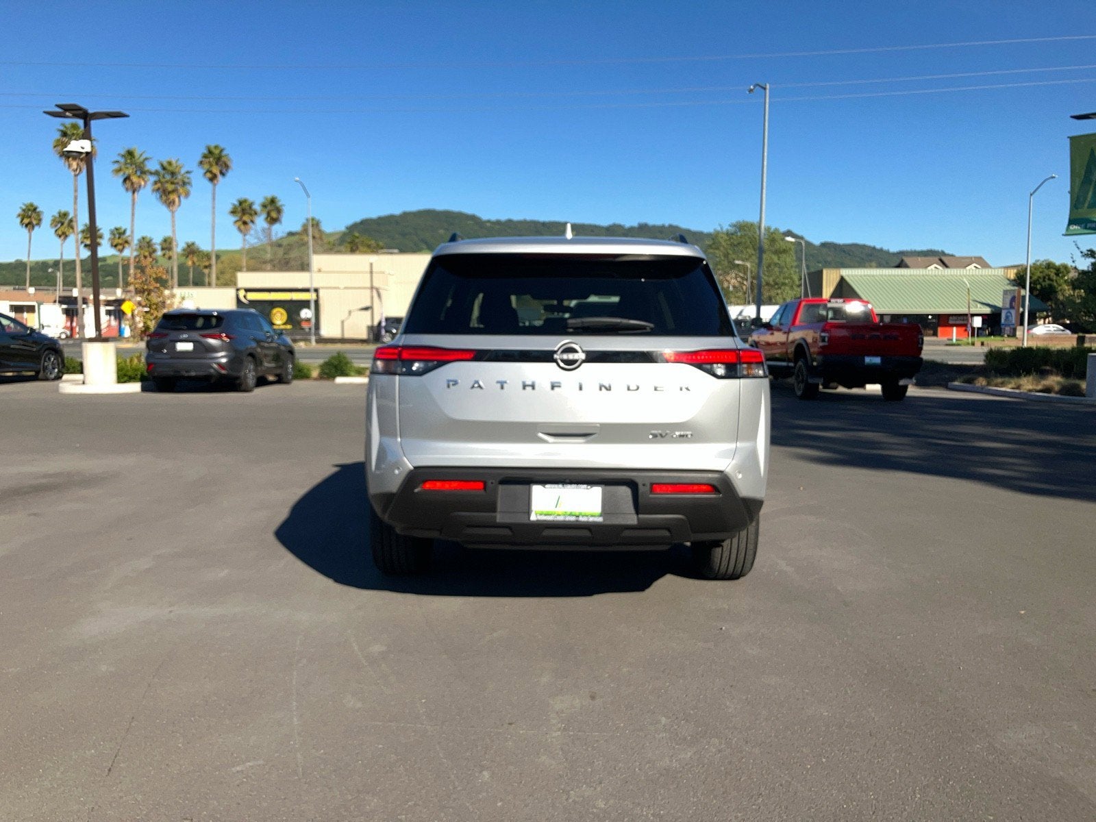 2024 Nissan Pathfinder SV