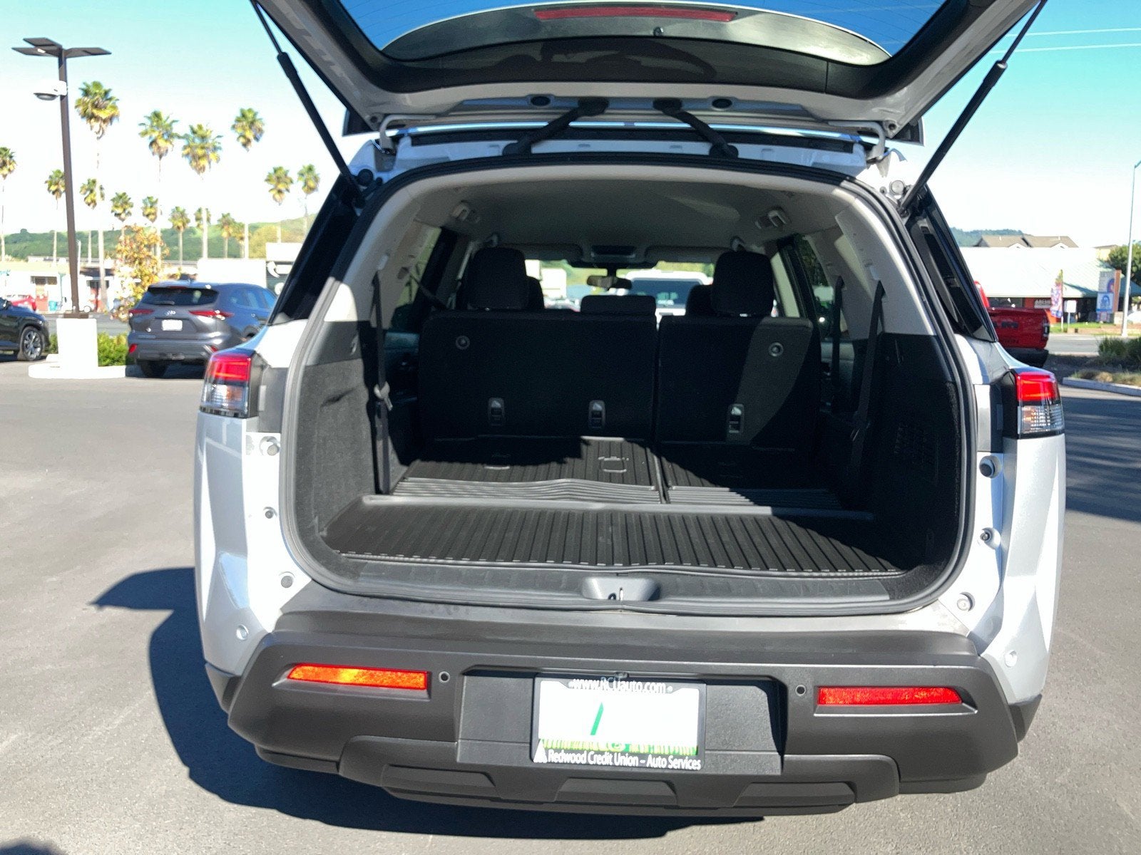 2024 Nissan Pathfinder SV