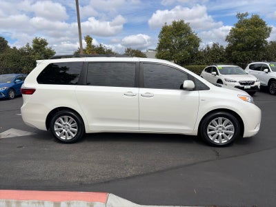 2017 Toyota Sienna XLE Premium