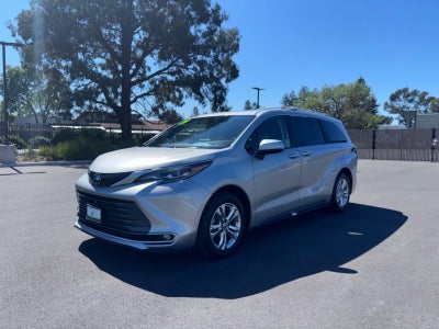 2024 Toyota Sienna Platinum