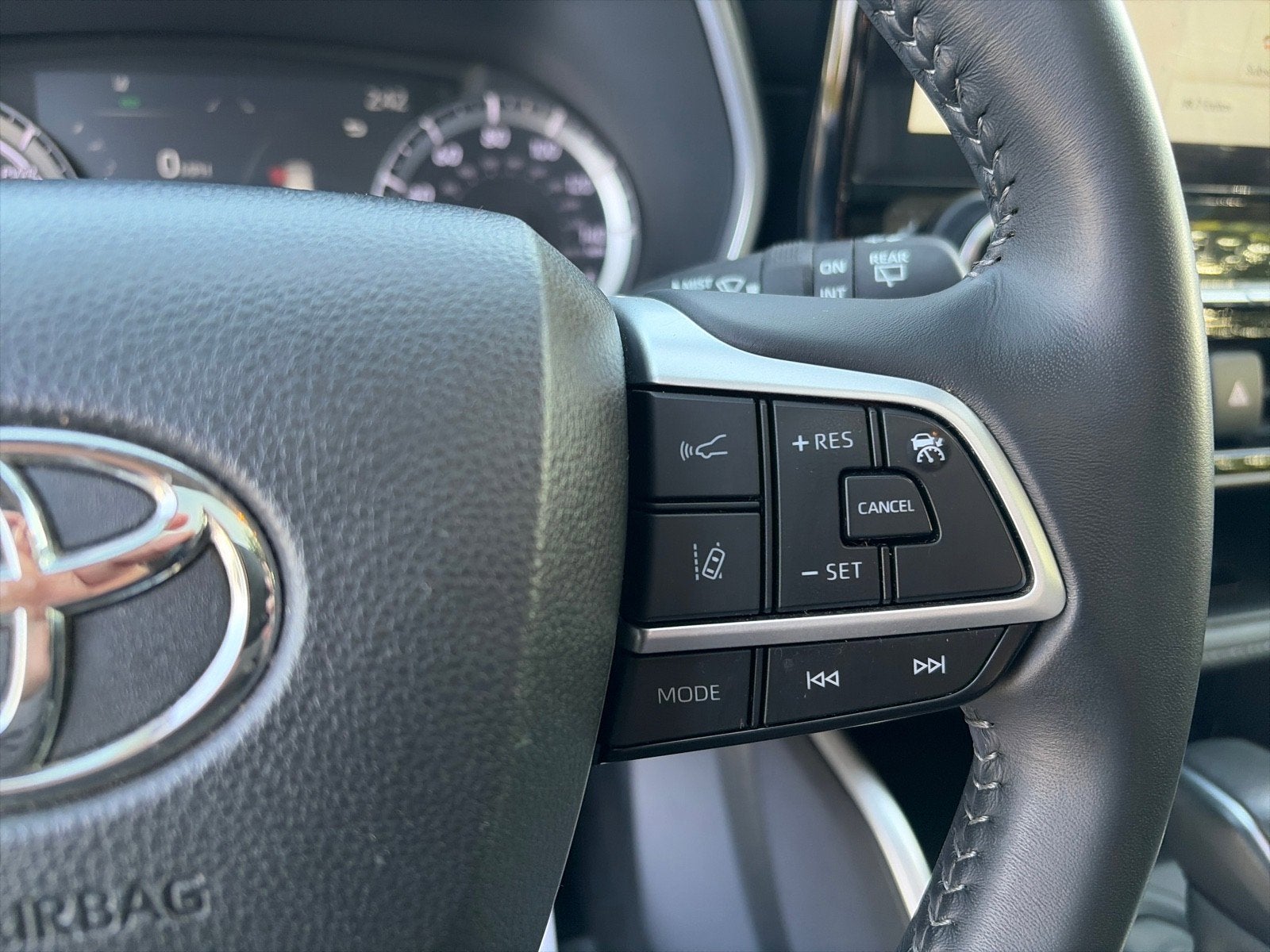 2024 Toyota Highlander Hybrid XLE