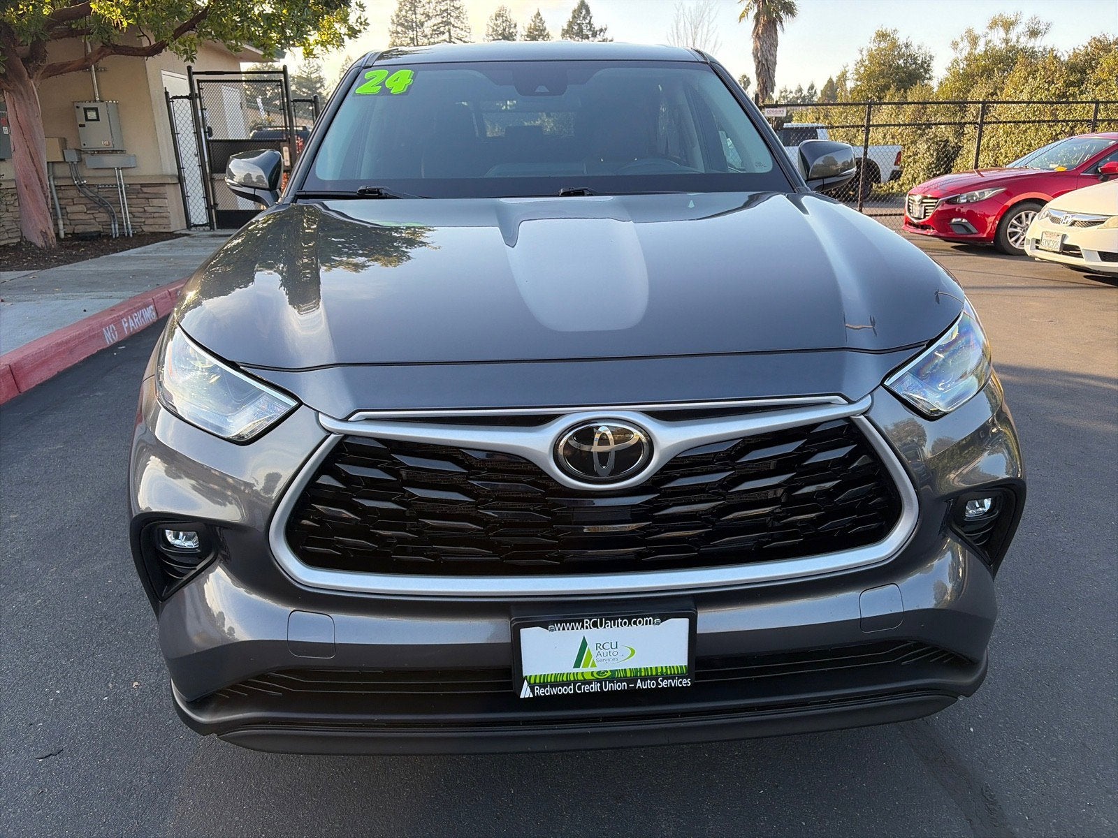 2024 Toyota Highlander LE