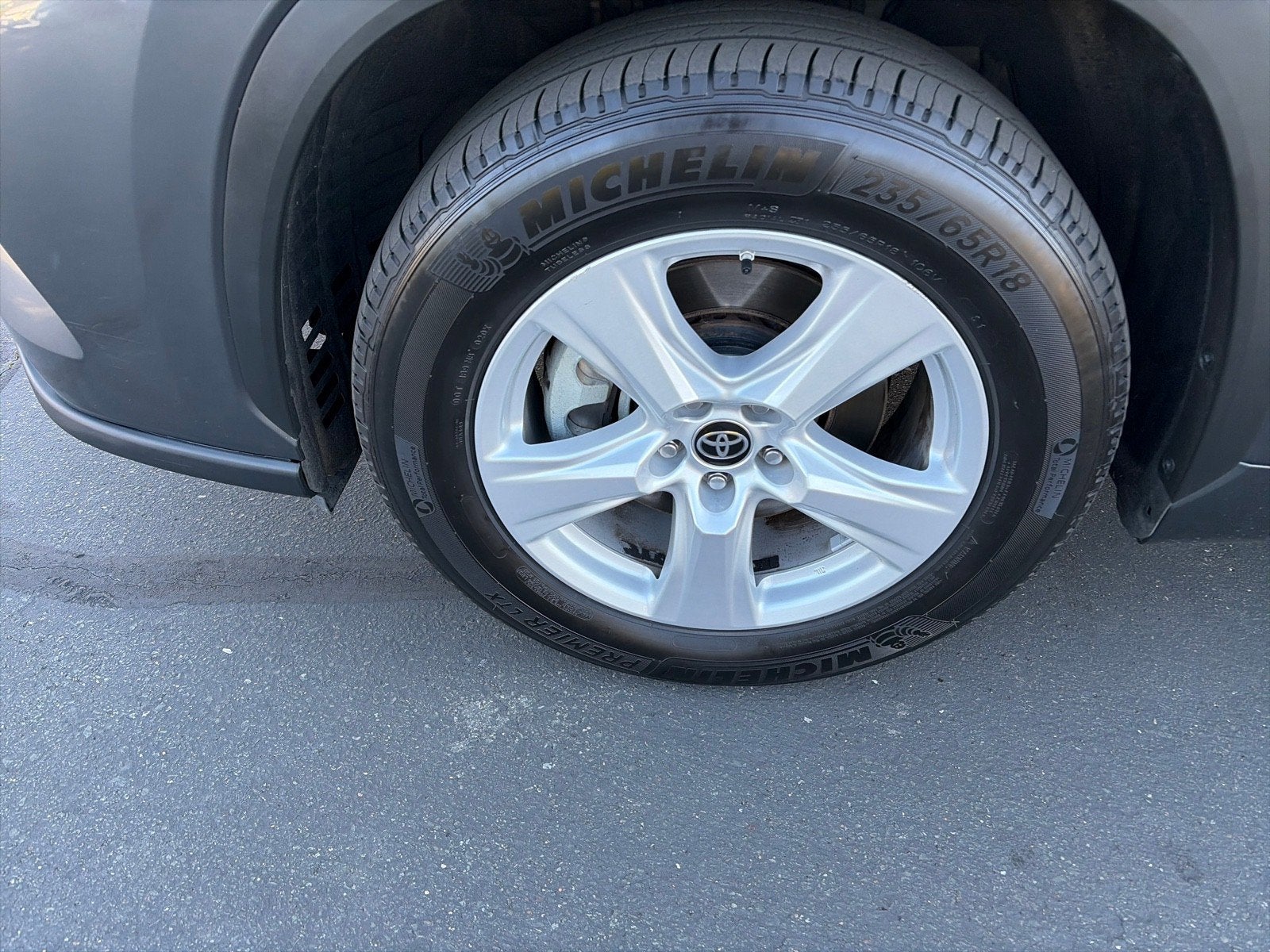 2024 Toyota Highlander LE