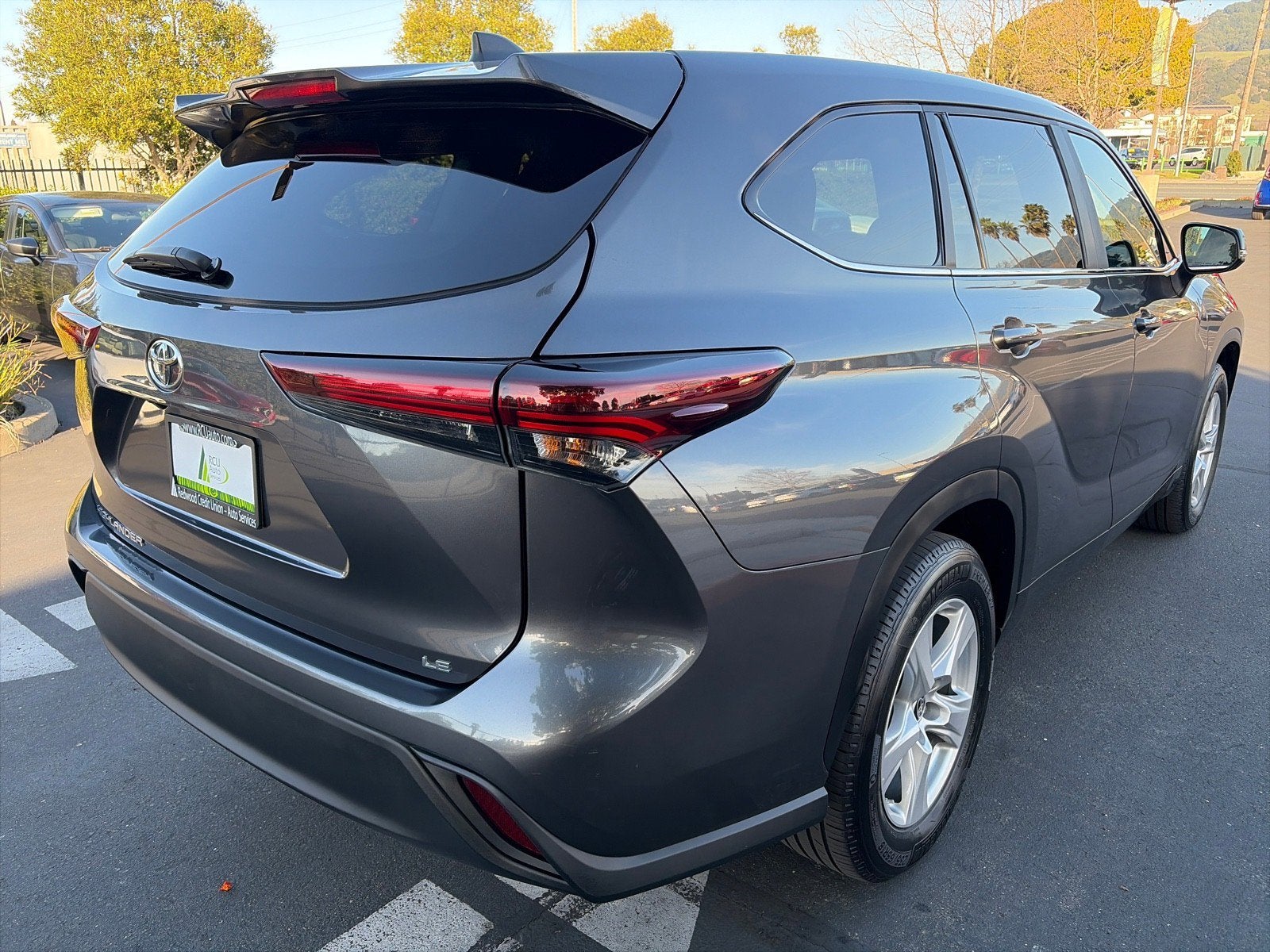 2024 Toyota Highlander LE