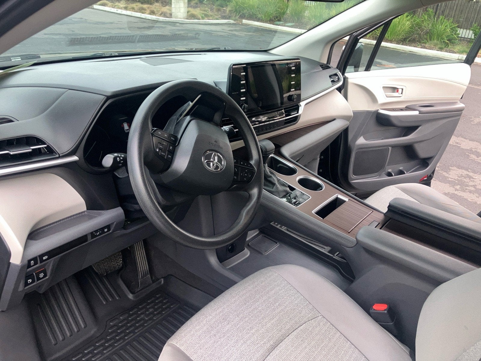 2024 Toyota Sienna LE