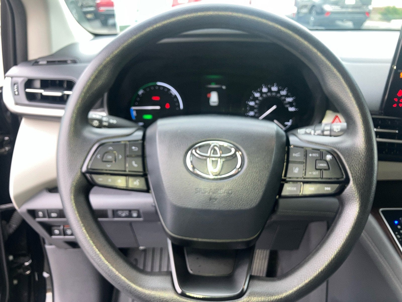2024 Toyota Sienna LE