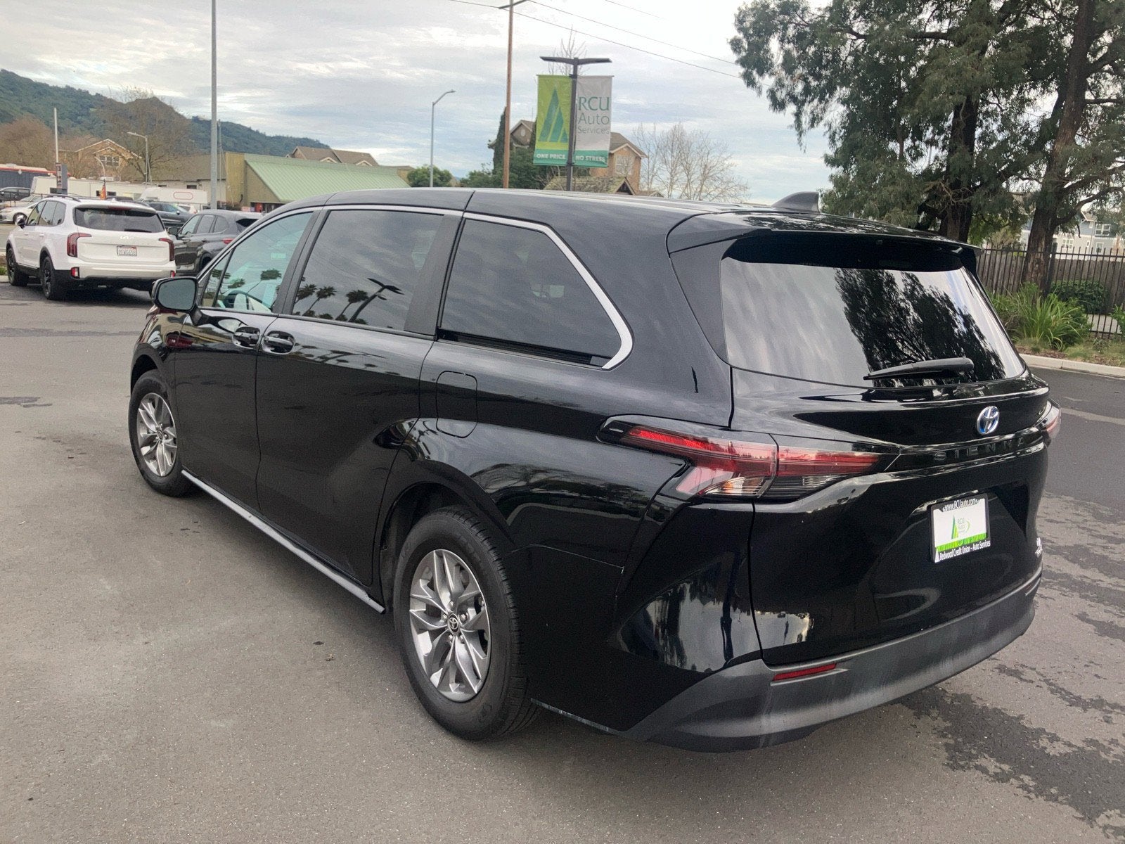 2024 Toyota Sienna LE