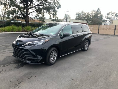 2024 Toyota Sienna LE