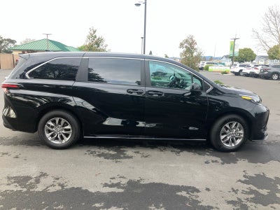 2024 Toyota Sienna LE